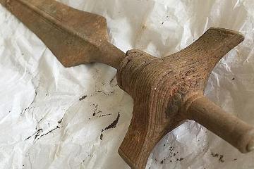 В Дании археологи нашли уникальный меч бронзового века