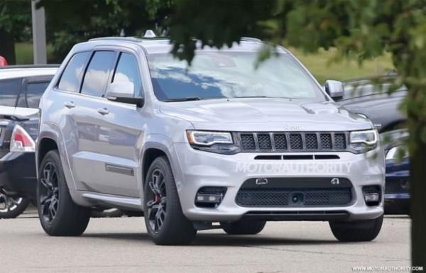 Фотошпионы выложили в сеть первые изображения нового Jeep Grand Cherokee (ФОТО)