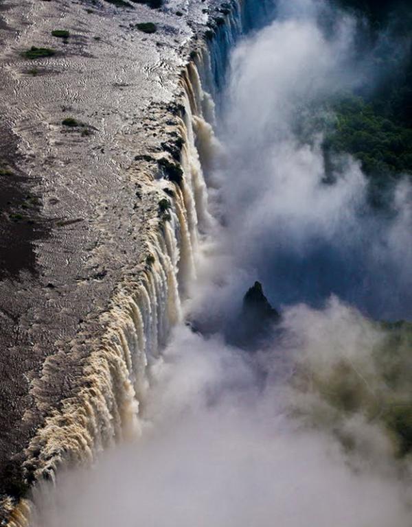 Водопад Виктория: одно из самых ярких чудес света (ФОТО)
