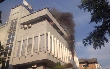 «Интер» опубликовал запись поджога здания телеканала (ВИДЕО)