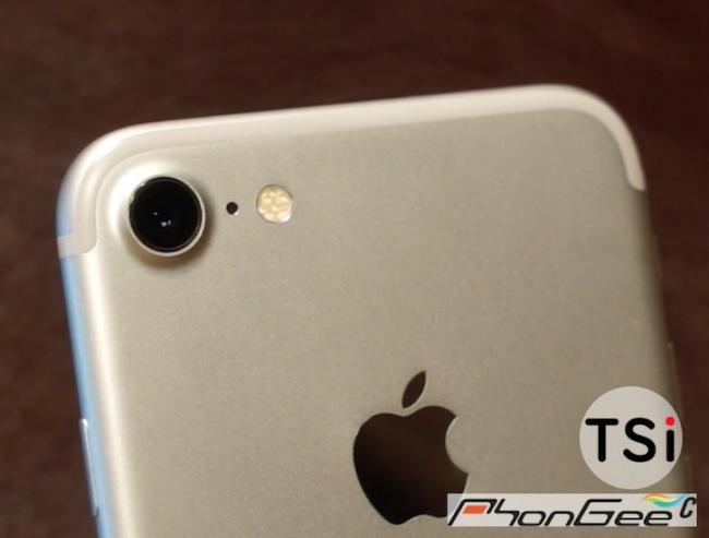 В Сети появились первые «живые» снимки iPhone 7 за сутки до официальной презентации (ФОТО)