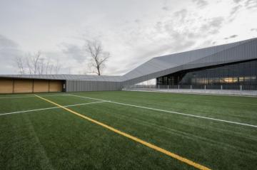 Футбол в каменоломне: необычный стадион в канадском Монреале (ФОТО)
