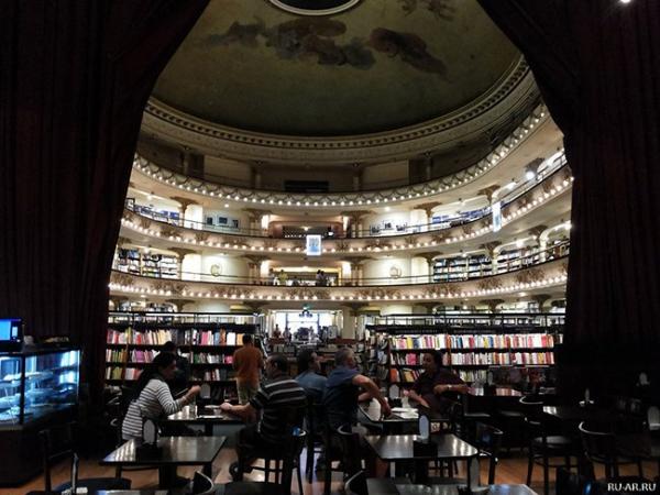 Книжный магазин в стиле ренессанса (ФОТО)