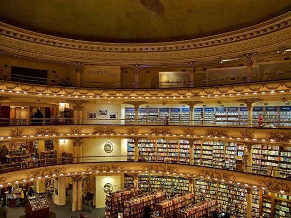 Книжный магазин в стиле ренессанса (ФОТО)