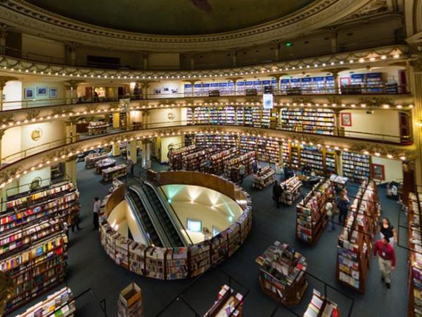 Книжный магазин в стиле ренессанса (ФОТО)
