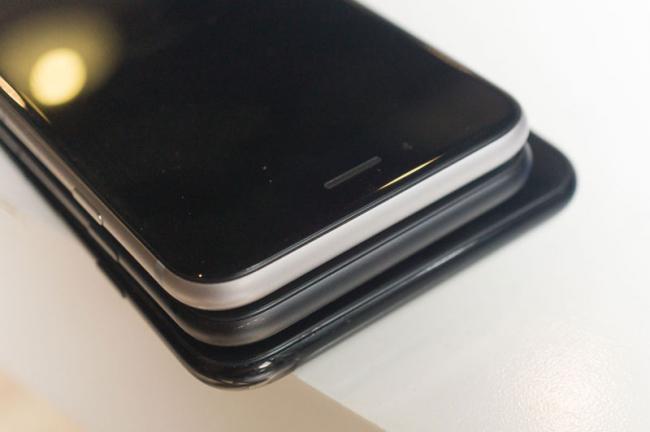 iPhone 7 Plus в цвете Jet Black сравнили с матовым черным iPhone 7 (ФОТО)