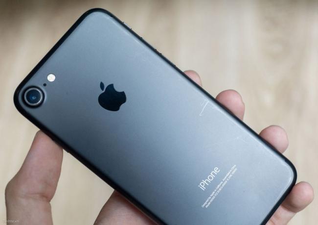 iPhone 7 Plus в цвете Jet Black сравнили с матовым черным iPhone 7 (ФОТО)