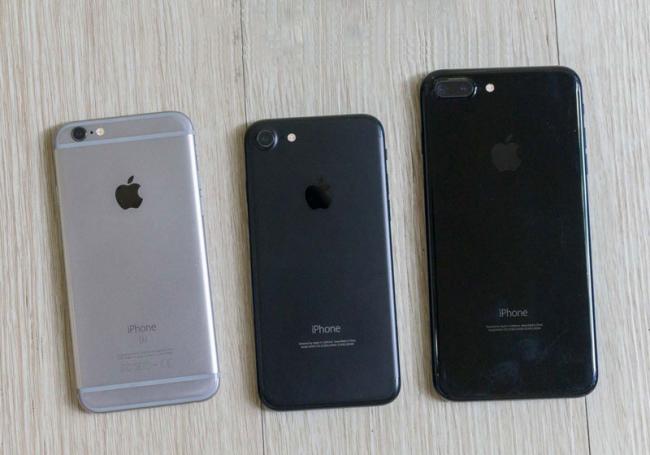 iPhone 7 Plus в цвете Jet Black сравнили с матовым черным iPhone 7 (ФОТО)