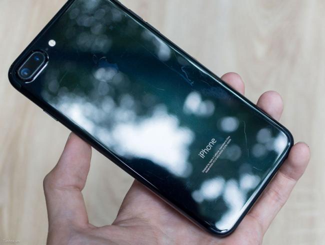 iPhone 7 Plus в цвете Jet Black сравнили с матовым черным iPhone 7 (ФОТО)