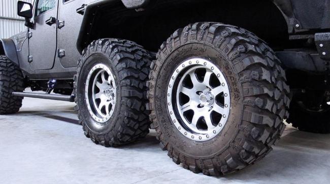 Китайцы представили шестиколесный Jeep Wrangler (ФОТО)