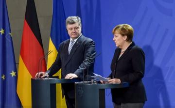 Меркель и Порошенко обсудили реализацию Минских договоренностей