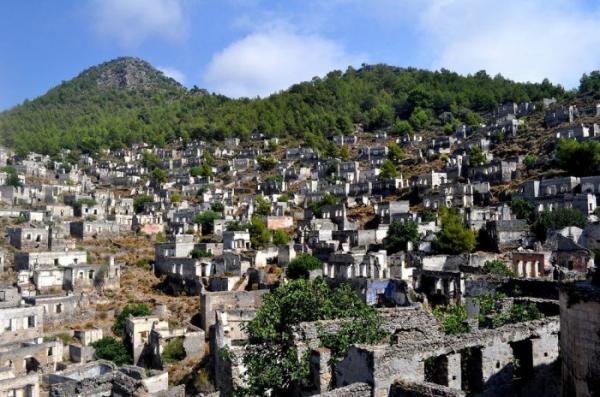 Оставленный людьми: настоящий город-призрак в Турции (ФОТО)