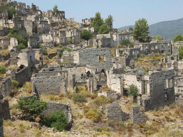 Оставленный людьми: настоящий город-призрак в Турции (ФОТО)