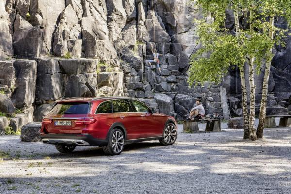 Компания Mercedes-Benz подготовила сюрприз для автосалона в Париже (ФОТО)