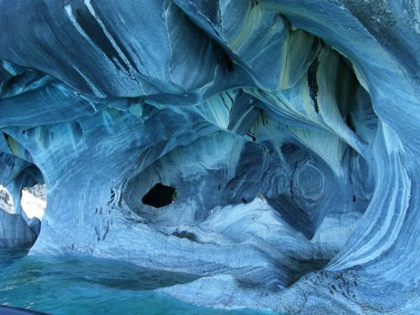 Уникальное творение природы: завораживающие мраморные пещеры в Чили (ФОТО)