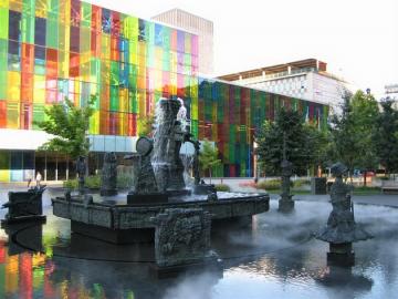 Чудо кинетического искусства: самый необычный фонтан в Северной Америке (ФОТО)
