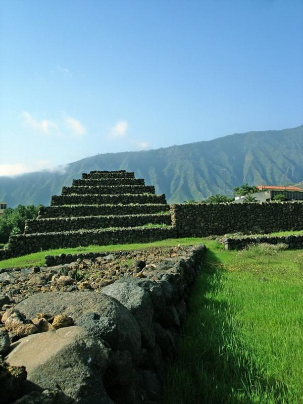 Загадочные пирамиды Гуимар на острове Тенерифе (ФОТО)