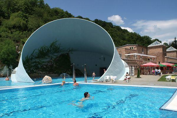 Уникальный термальный курорт Мишкольц-Тапольца в Венгрии (ФОТО)