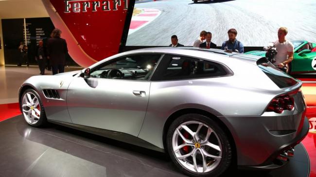 Ferrari презентовала 610-сильную GTC4Lusso T (ФОТО)