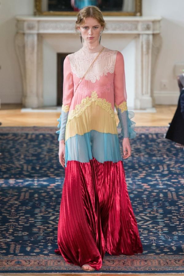 Цвет в тренде: новая коллекция от Valentino (ФОТО)