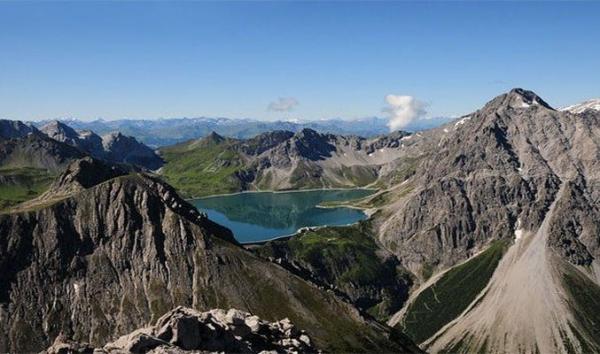 Холод и глубина: красивые альпийские озера (ФОТО)