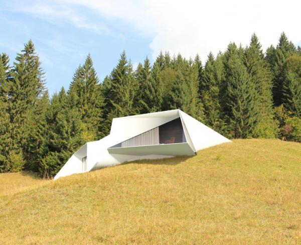 В стиле хай-тек:  супер-современный “космический” дом в Карпатах (ФОТО)