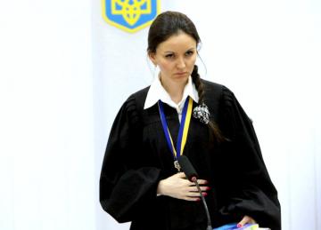 Скандальная судья передумала судиться с Порошенко