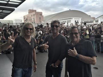 Музыканты из популярной группы Bon Jovi перенесли выпуск нового альбома