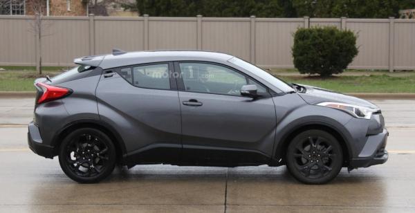 Новый автомобиль Toyota C-HR попал в объективы фотошпионов