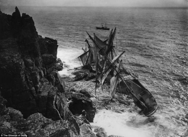 «Погибшие» корабли: необычная коллекция семьи Гибсонов (ФОТО)