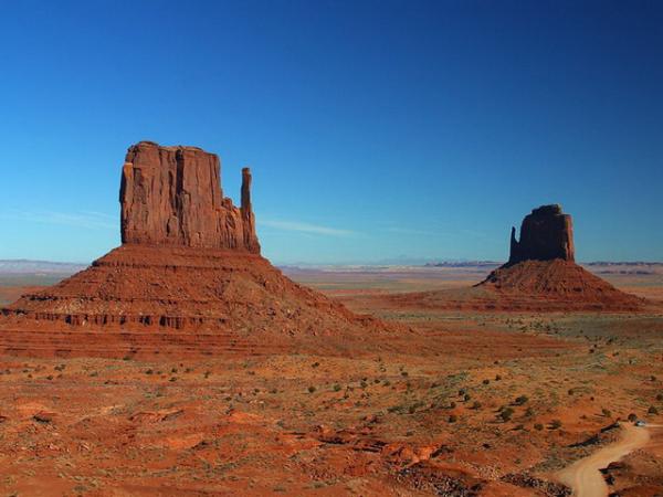 Чудо природы: невероятная долина монументов в американском штате Юта (ФОТО)