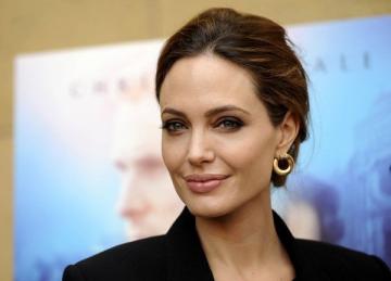 Анджелина Джоли ломает жизни своих детей