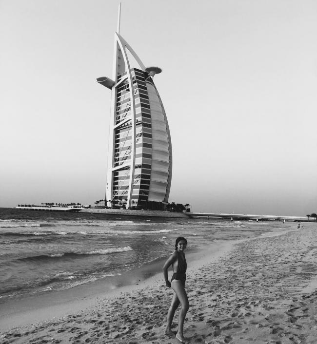 Вера Брежнева отправилась на отдых в Дубай (ФОТО)