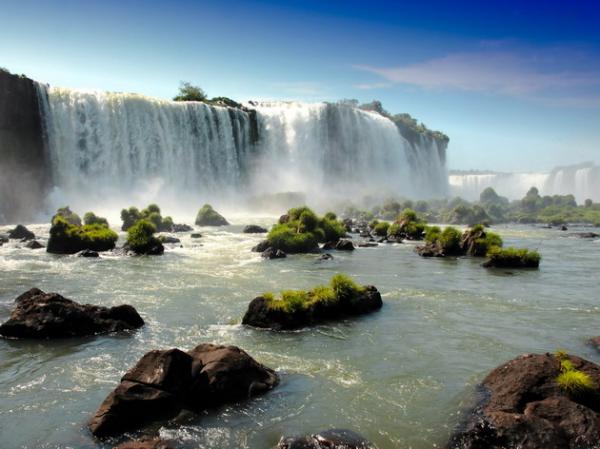Жемчужина Южной Америки: один из самых величественных водопадов в мире (ФОТО)