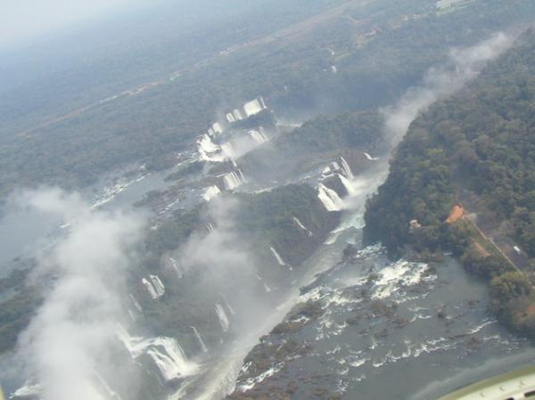 Жемчужина Южной Америки: один из самых величественных водопадов в мире (ФОТО)