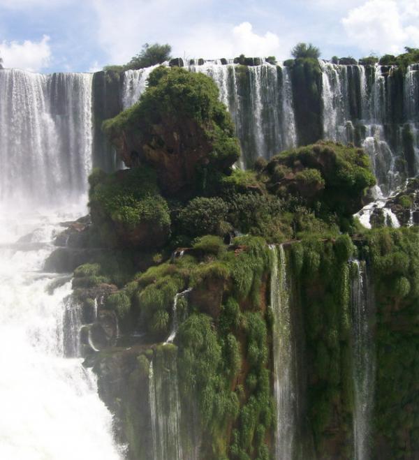 Жемчужина Южной Америки: один из самых величественных водопадов в мире (ФОТО)