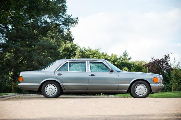 В Великобритании выставили на продажу королевский бронированный Mercedes  (ФОТО)