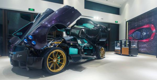 Компания Pagani презентовала специальную версию своего знаменитого авто (ФОТО)