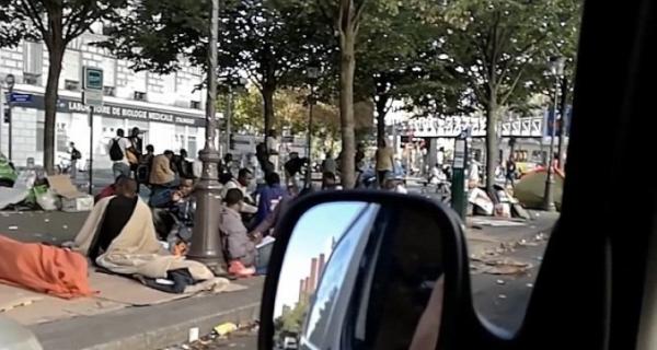 Проблема мигрантов. Во что превратили Париж беженцы из Африки (ФОТО)