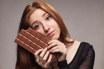 Ученые развеяли миф о том, что шоколад «лечит» депрессию