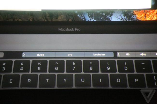 Apple официально представила новые MacBook с двумя дисплеями (ФОТО)