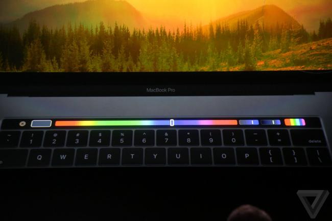 Apple официально представила новые MacBook с двумя дисплеями (ФОТО)