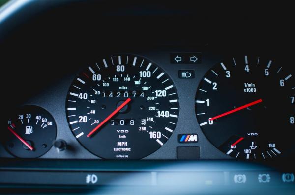 26-летний автомобиль BMW уйдет с молотка (ФОТО)