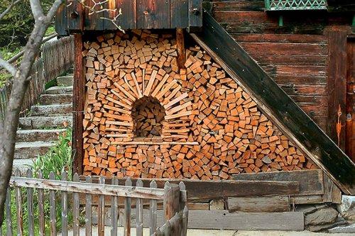 Заготовка дров с креативным подходом (ФОТО)