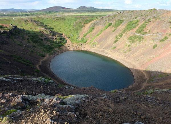 “Золотое кольцо”: необычное озеро Керид в Исландии (ФОТО) “Золотое кольцо”: необычное озеро Керид в Исландии (ФОТО)