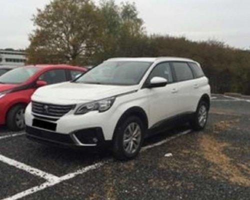 В Сети появились шпионские снимки Peugeot 5008 (ФОТО)
