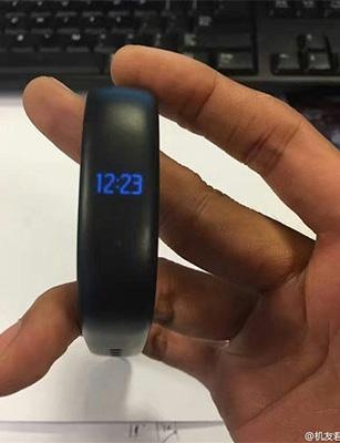 Meizu работает над фитнес-браслетом с гибким дисплеем (ФОТО)