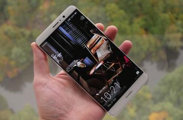 Huawei представила флагманские смартфоны (ФОТО)
