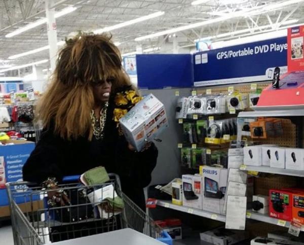 Покупатели магазина Walmart не перестают удивлять (ФОТО)