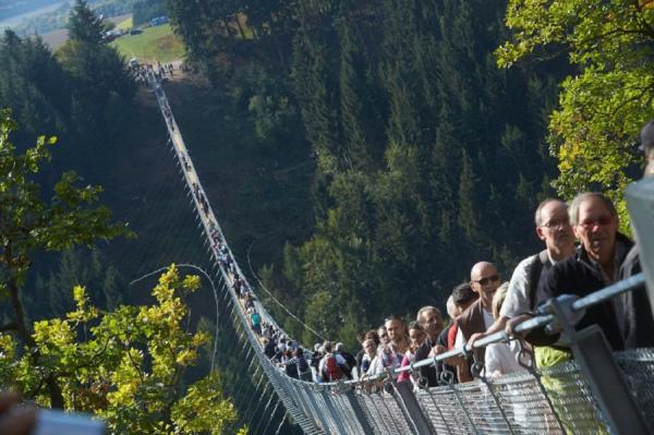 Выбор туристов: самый длинный подвесной мост в Германии (ФОТО)